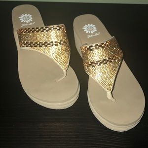 ❌❌SOLD❌❌NEW*** Yellow Box bronze wedges